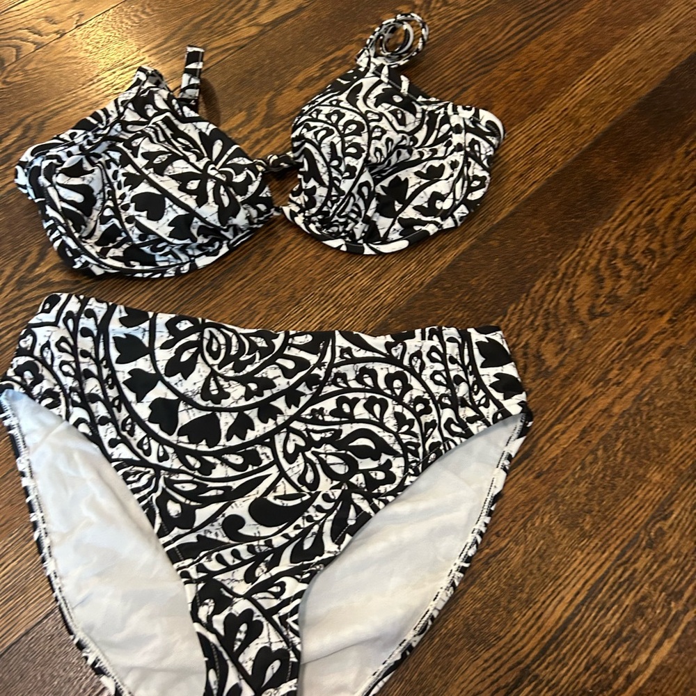 Bikini size xl bottom and 36DD top